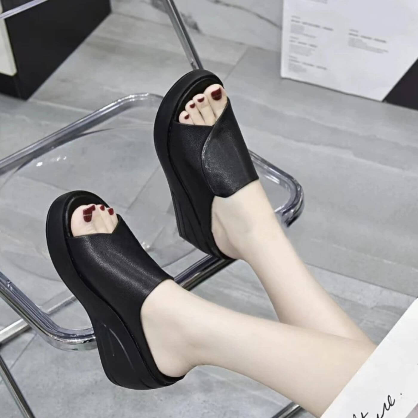 Black / 12